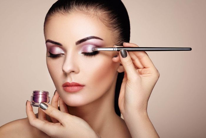 Capricho Beauty Supply. Eye Makeup: Tips to Achieve a Stunning Look in Minutes. A brief overview of the importance of eye makeup and how it can dramatically change your look.