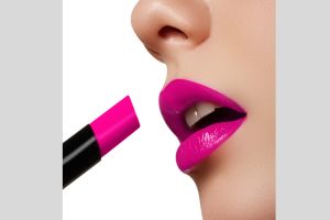 Capricho Beauty Supply. S.he Lip: The Secrets to Achieving Stunning Lips with the Most Innovative Products on the Market. The Importance of Lip Hydration and Care.