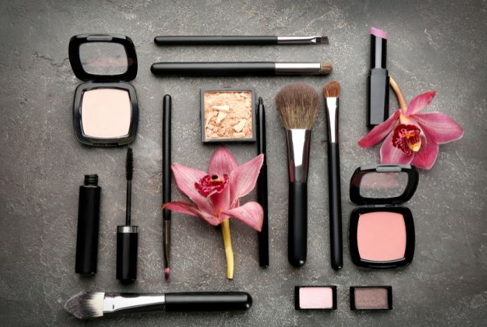 Capricho Beauty Supply. Boost Your Natural Beauty: Top 10 Organic Makeups. Organic makeup is a great way to enhance your natural beauty while taking care of your skin and the environment.