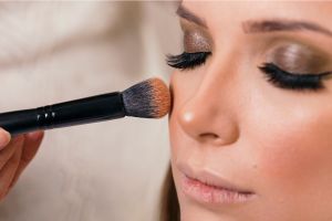 Capricho Beauty Supply. Lasting Makeup: The Secrets to a Fresh Look All Day. 