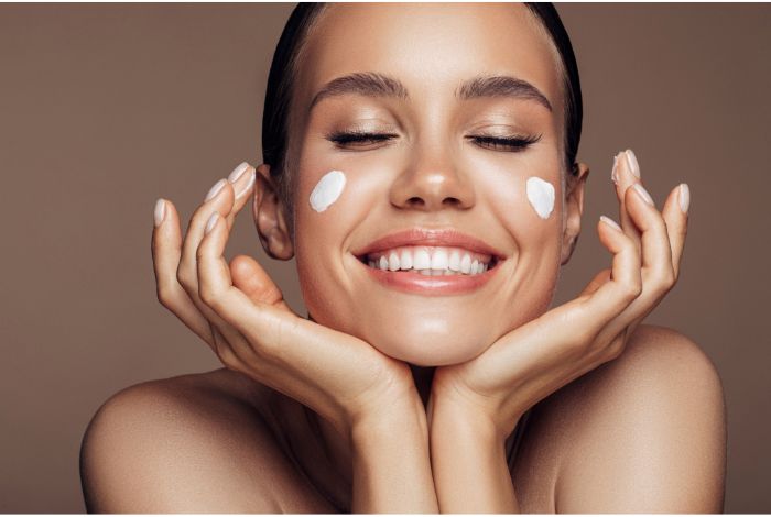 Capricho Beauty Supply. Why It's Essential to Use Moisturizing Creams Daily. Incorporating a daily moisturizing routine is more than just a luxury—it’s a necessity for maintaining healthy, radiant skin.