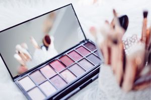 Capricho Beauty Supply . Daily Makeup: Tips for a Natural and Long-lasting Look. However, achieving a natural look that also lasts all day can be a challenge. Here are some tips to help you achieve it.