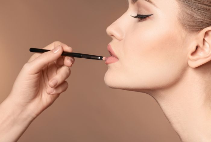 Capricho Beauty Supply. Step by Step: How to Achieve a Natural Makeup Look that Enhances Your Beauty. With these simple steps, you can achieve a natural makeup look that enhances your beauty without looking overdone.